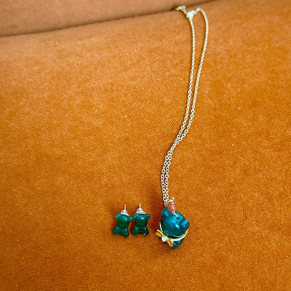 Jade Set - Picture 2 of 3